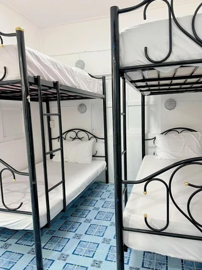 Lit dans un dortoir de 4 lits réservé aux femmes — Yoghurt Home