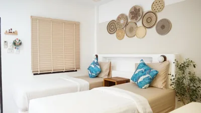 Chambre à deux lits Deluxe avec balcon — Yoghurt Home